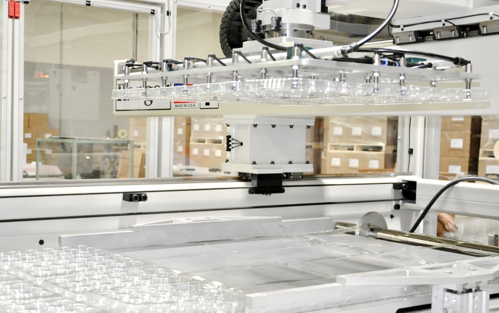 Robot strips thermoformed parts at Dordan